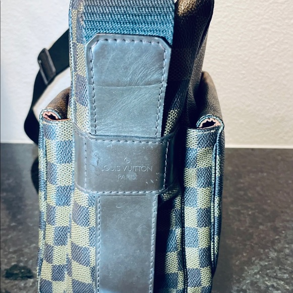 Louis Vuitton Naviglio Crossbody bag - Picture 8 of 12